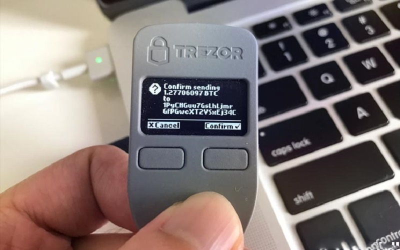 استفاده از کیف پول Trezor