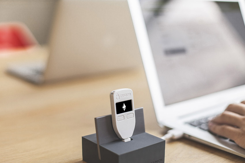 فرایند استفاده از کیف پول Trezor (ترزور)
