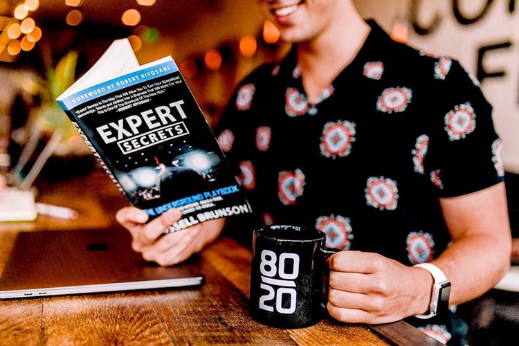 1 تجربه کسب درآمد 400 هزار دلاری از فروش کتاب الکترونیکی (eBook)