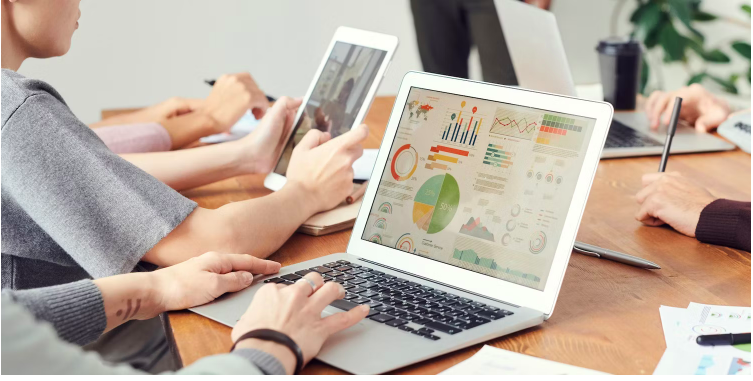 Data Analyst (تحلیلگر داده)
