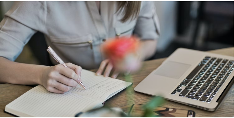 نوشتن ایمیل برای درخواست شغل 