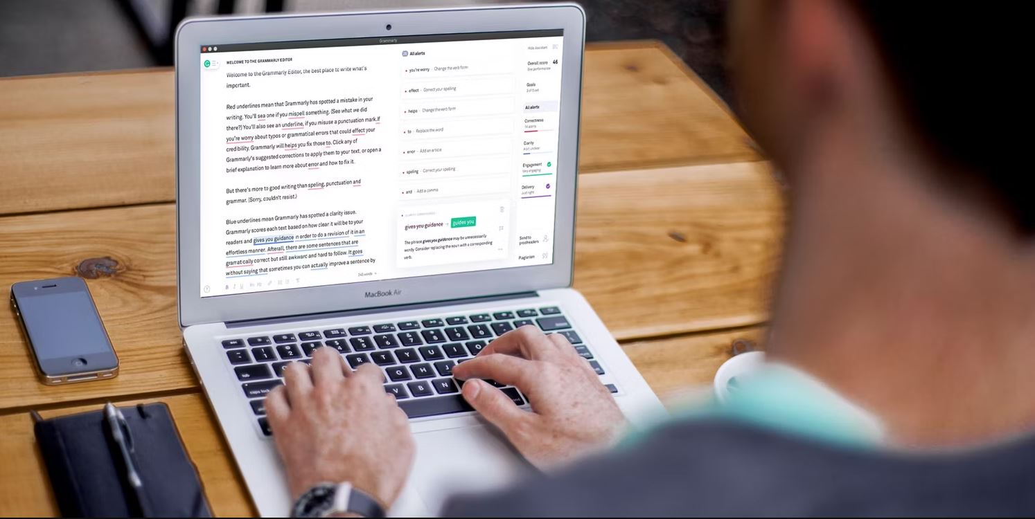 Grammarly Premium ارزش خرید دارد