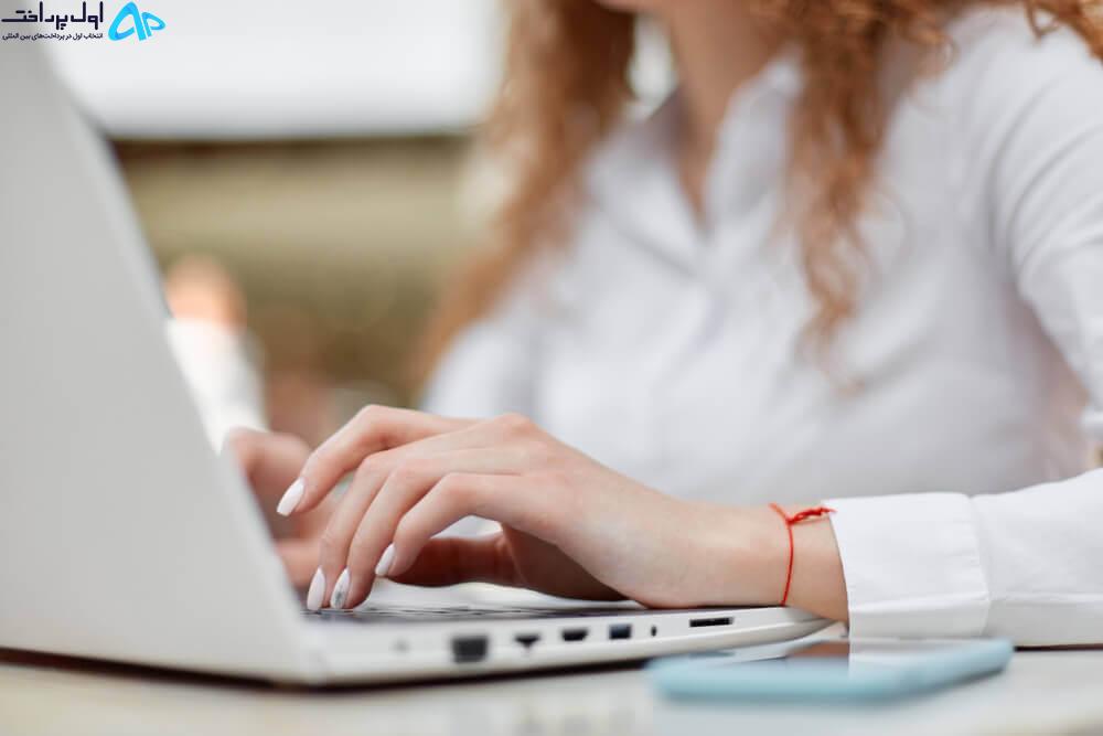 مقایسه سایت Upwork و Freelancer
